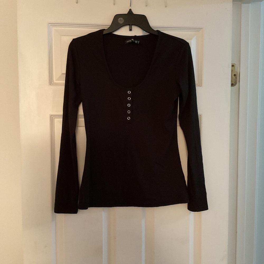 Lexis love Henley size m, small fits best